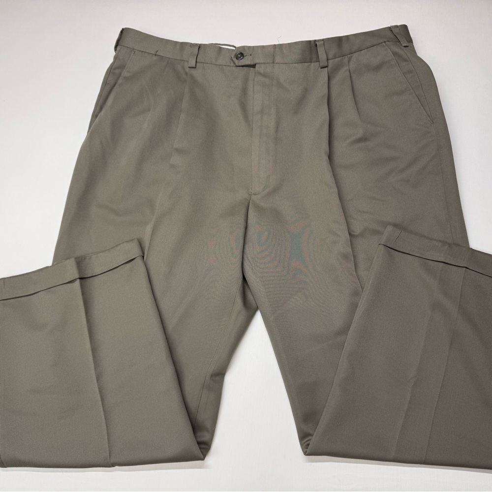 Haggar Men's Elegant Gray Dress Pants
